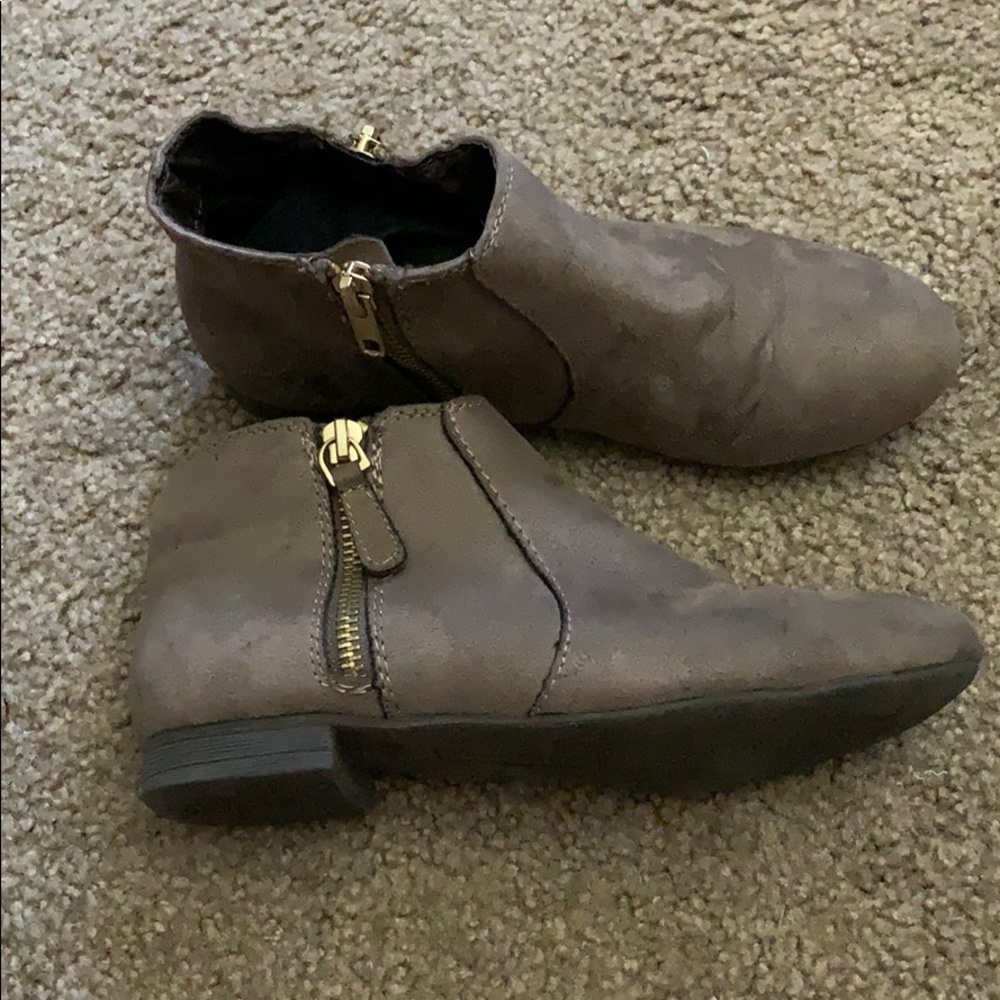 Gray/tan American Eagle booties